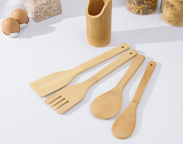 Cad iad na riachtanais laethúla atá ar fáil