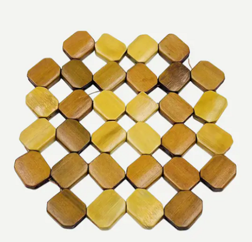 Cén difríocht atá idir soláthairtí mata adhmaid agus ábhair eile i dtéarmaí marthanacht agus solúbthachta?